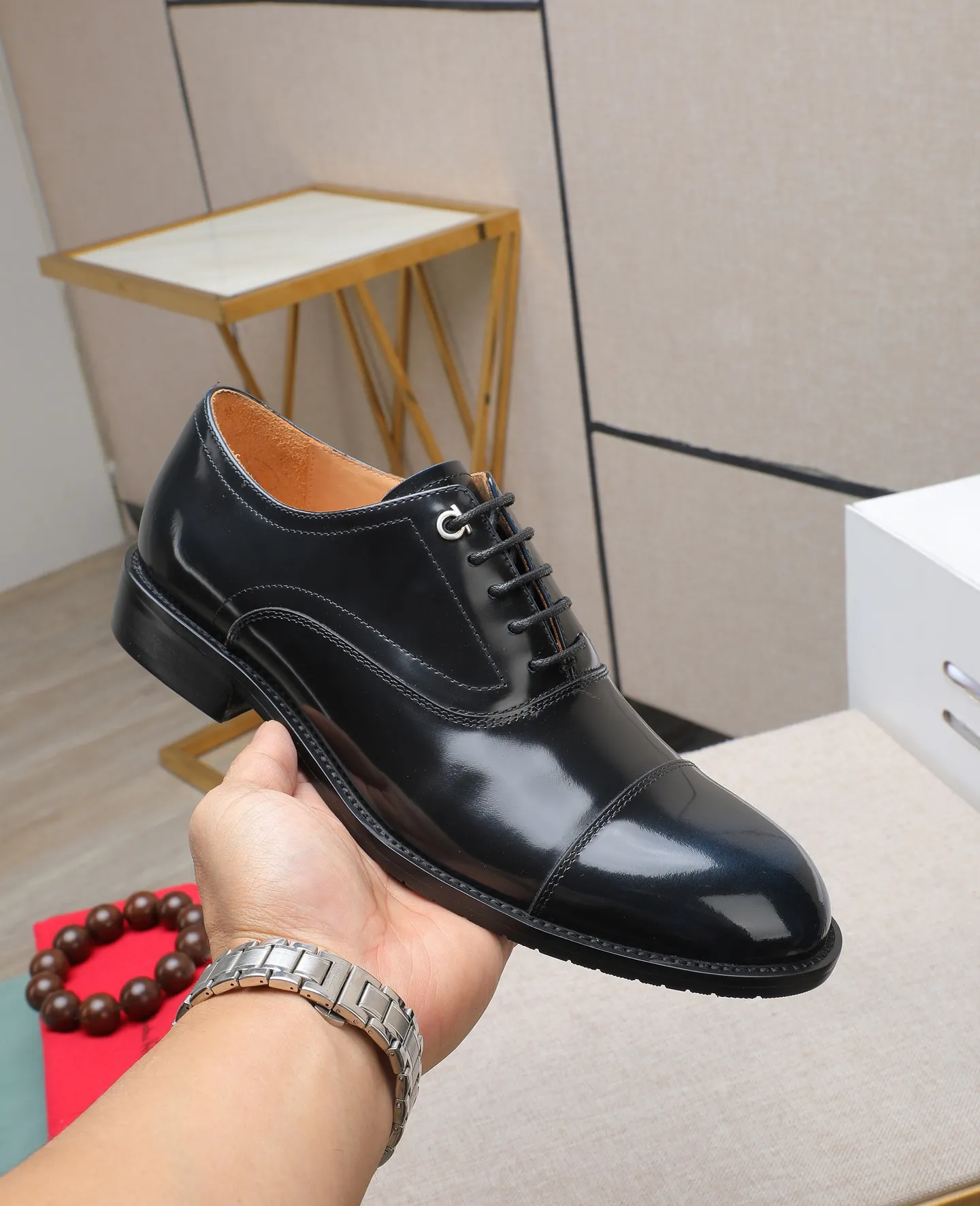 Men's shoes 💰540📛📛 (water-dyed cow lining) Salvatore Ferragamo high-end (Salvatore Ferragamo) is the world's top luxury footwear brand, coming from the fashion kingdom of Italy. It is famous all over the world for its traditional handmade design and novel styles... 🚶🏻🚶🏻New suit shoes are available simultaneously at the counter. This model is made of pure handmade imported Italian calfskin ➕soft water-dyed cowhide lining Original authentic outsole🌀🌀Size: 38➖44 (45 46 customized)